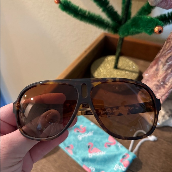 Goodr Sunglasses Shaves Legs, Grows Beard - Picture 3 of 5